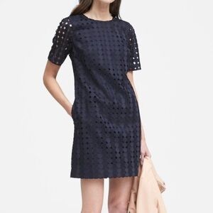 💗NWT Banana Republic Short Sleeve Circle Navy Lace Shift Dress - Size 6